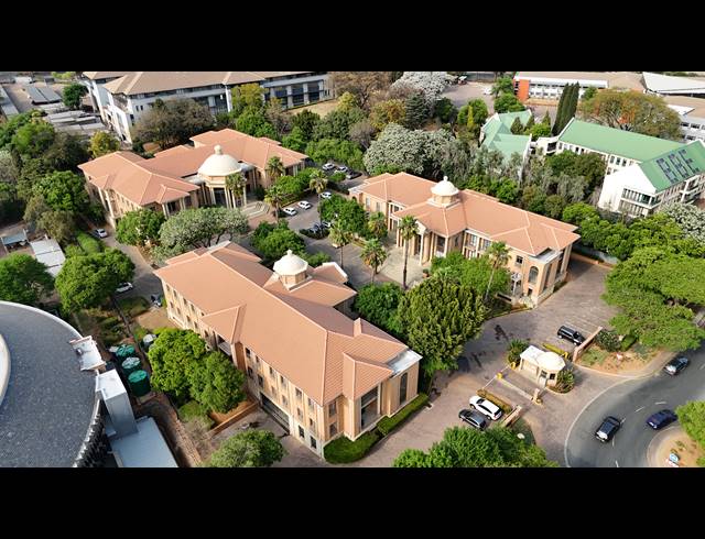 4,790M² OFFICE FOR SALE IN BRYANSTON